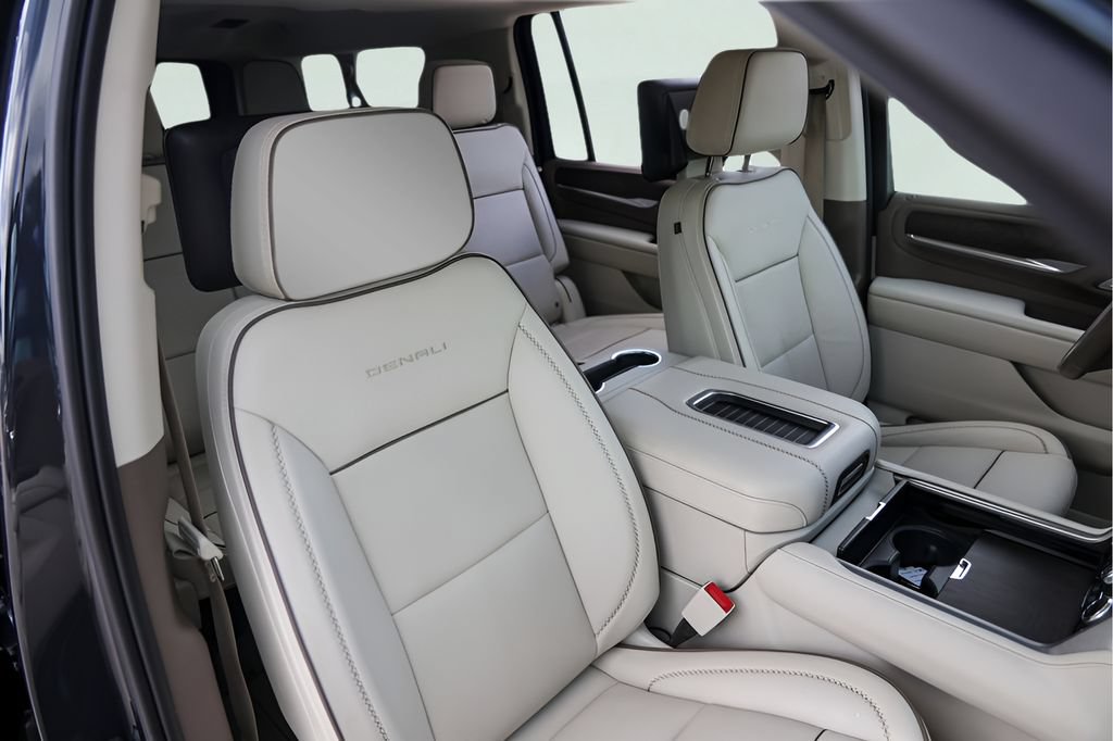 Used 2021 GMC Yukon XL Denali w/ Denali Ultimate Package AWD/4WD image 36