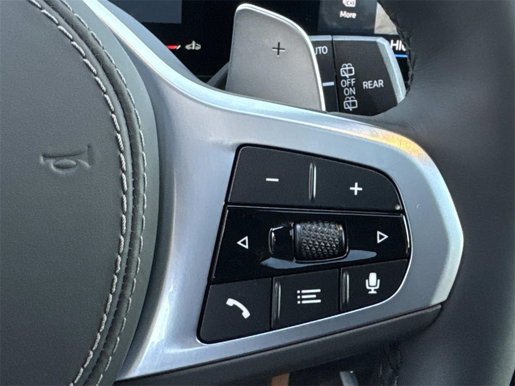 Used 2025 BMW X7 xDrive40i w/ M Sport Package image 32