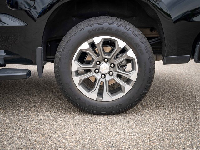 Used 2024 Chevrolet Silverado 1500 High Country w/ Technology Package image 11