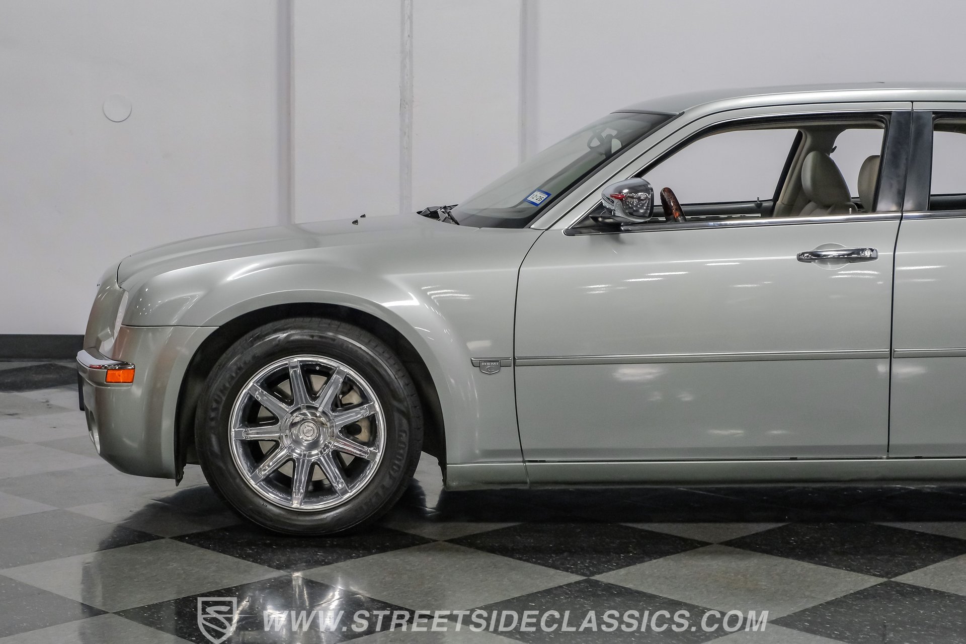 Used 2005 Chrysler 300 C w/ Navigation & Sound Group II RWD image 23