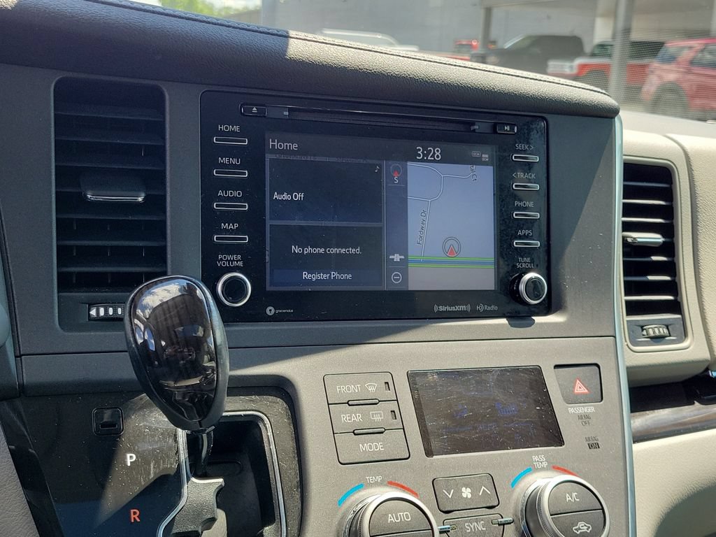 Used 2019 Toyota Sienna XLE w/ XLE Navigation Package FWD image 27