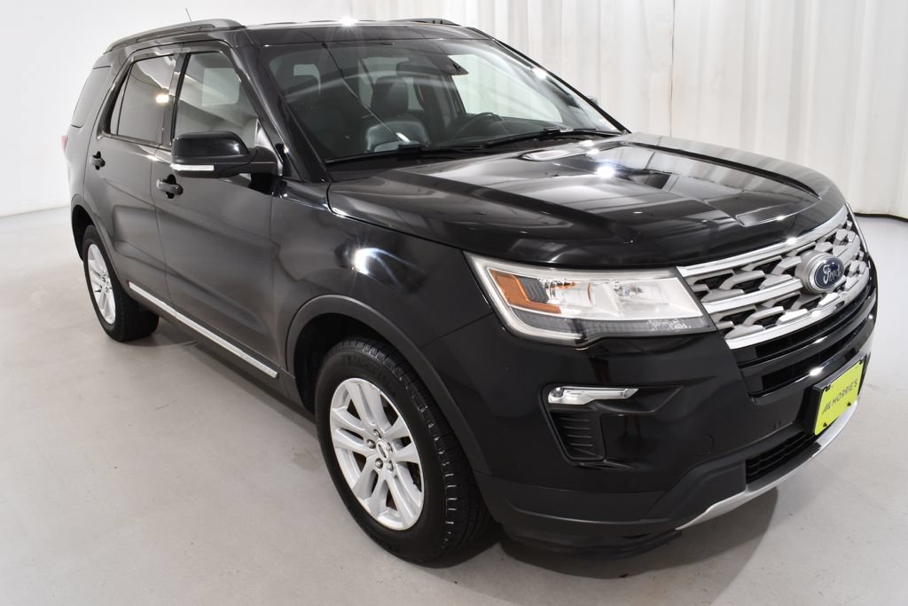 Used 2018 Ford Explorer XLT w/ Equipment Group 202A AWD/4WD image 5