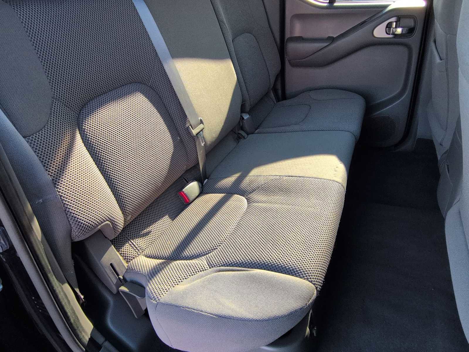 Used 2021 Nissan Frontier SV w/ Midnight Edition Floor Mats image 21