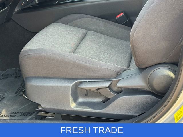 Used 2025 Toyota Camry LE image 12