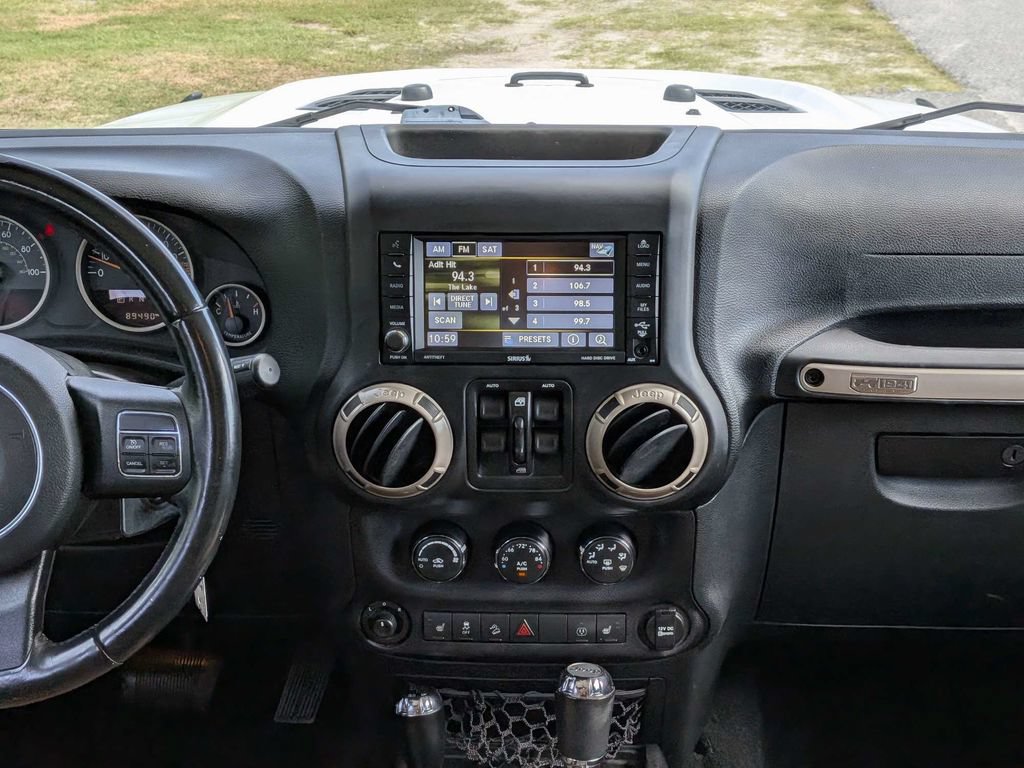 Used 2017 Jeep Wrangler Unlimited Sahara AWD/4WD image 17