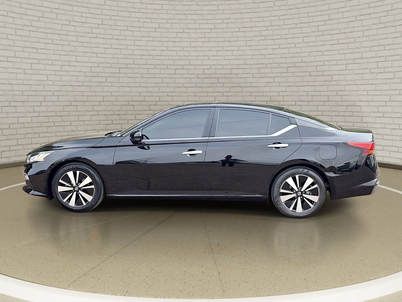 Certified 2022 Nissan Altima 2.5 SV w/ SV Premium Package FWD image 8