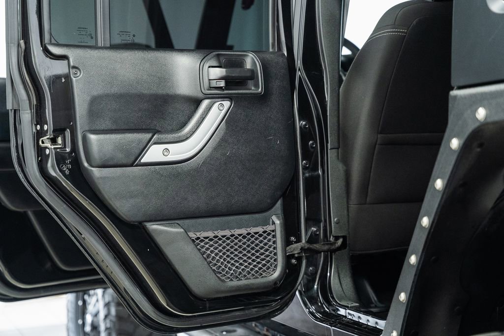 Used 2018 Jeep Wrangler Unlimited Rubicon w/ Connectivity Group image 43