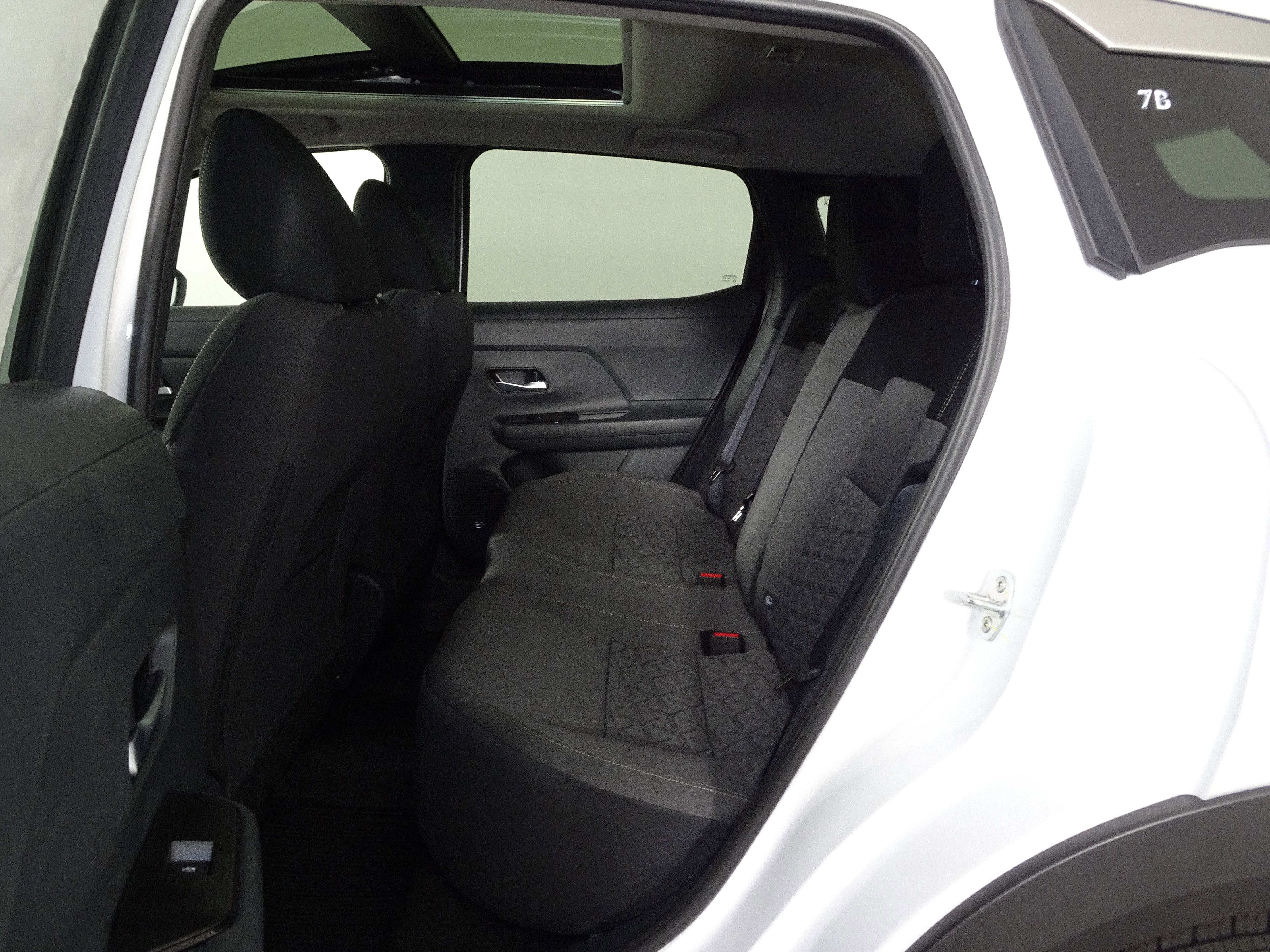 New 2025 Nissan Kicks SV w/ SV Premium Package image 7