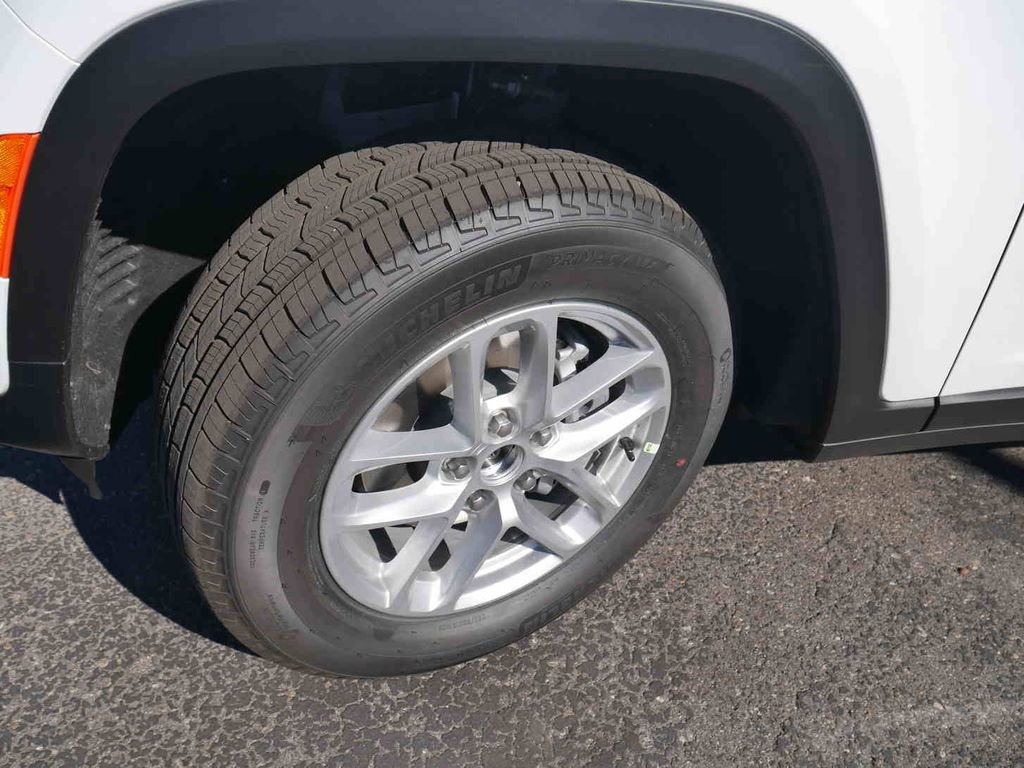 New 2025 Jeep Grand Cherokee Laredo X w/ Luxury Tech Group I image 8