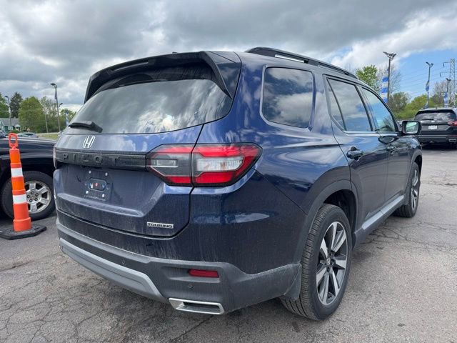Used 2025 Honda Pilot Touring image 2