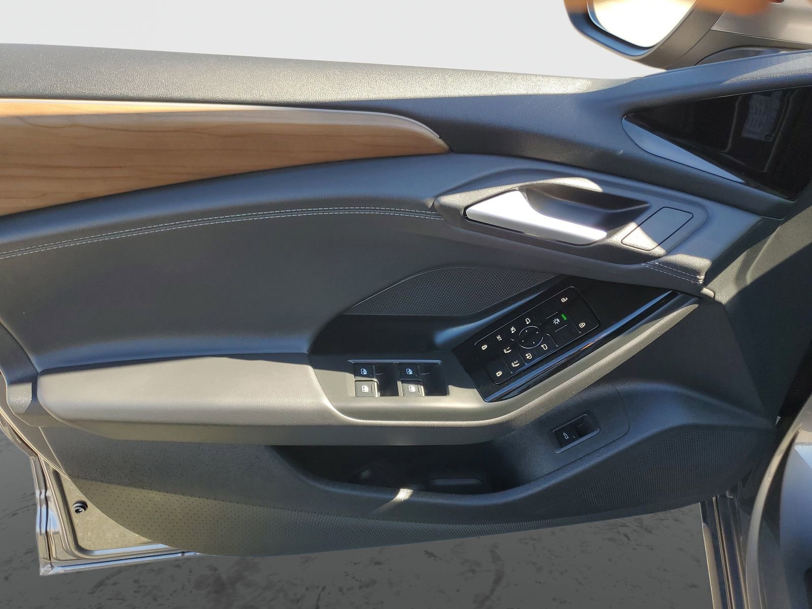 Used 2025 Audi A6 e-tron Premium w/ Ultra Package image 19