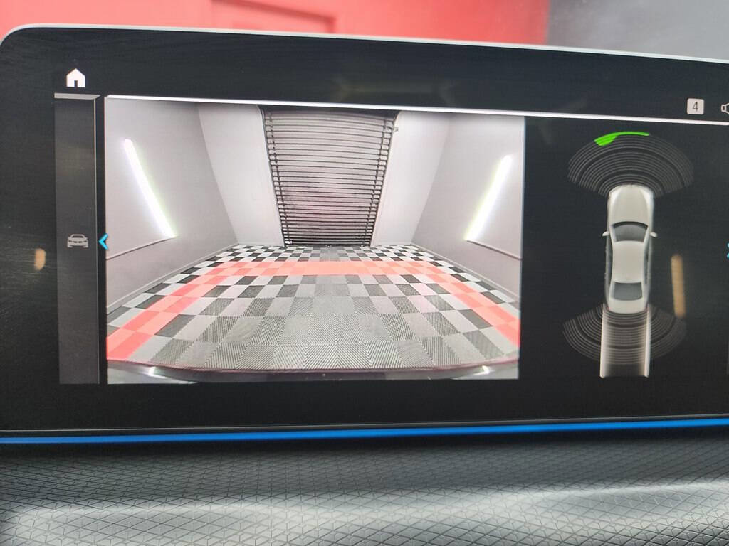 Used 2023 BMW 530e w/ M Sport Package image 28