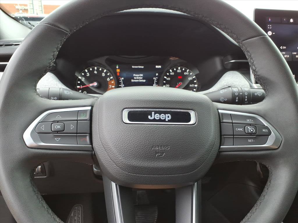 Used 2024 Jeep Compass Latitude image 14