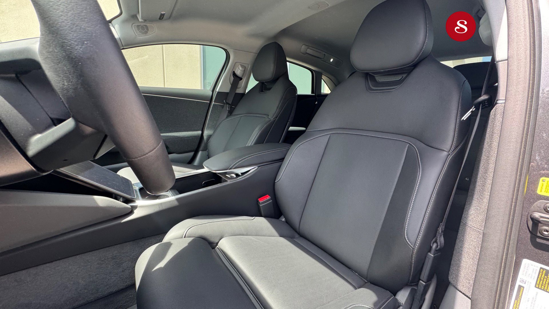 Used 2025 Lucid Air Pure RWD image 16