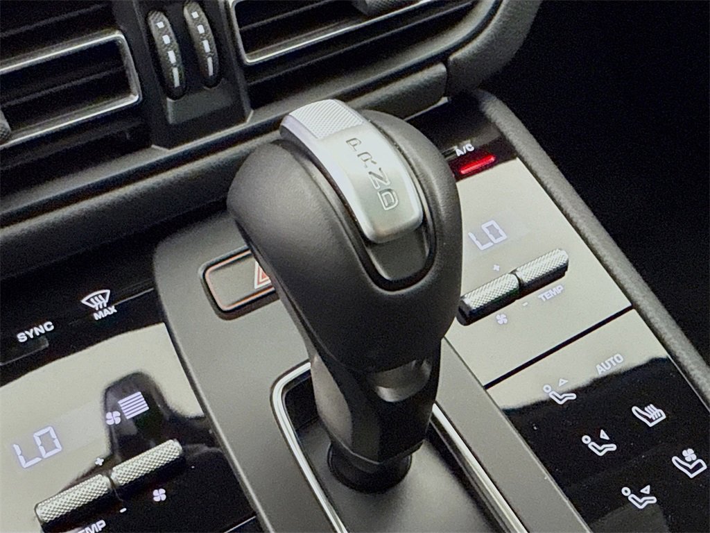 Used 2025 Porsche Macan image 21
