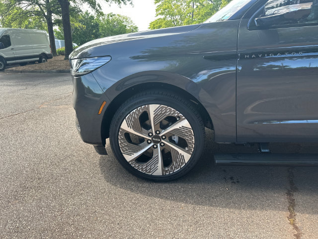 New 2026 Lincoln Navigator Black Label w/ Black Label Special Edition AWD/4WD image 12