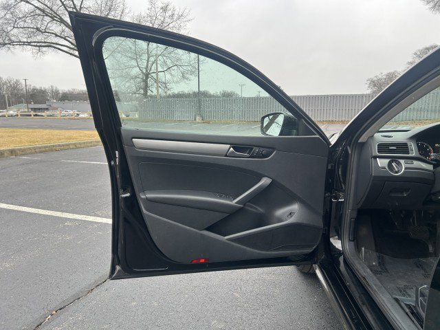 Used 2015 Volkswagen Passat 1.8T S image 18