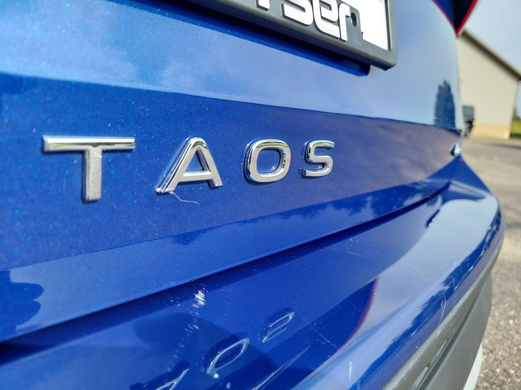 Used 2022 Volkswagen Taos SE w/ Panoramic Sunroof Package image 11