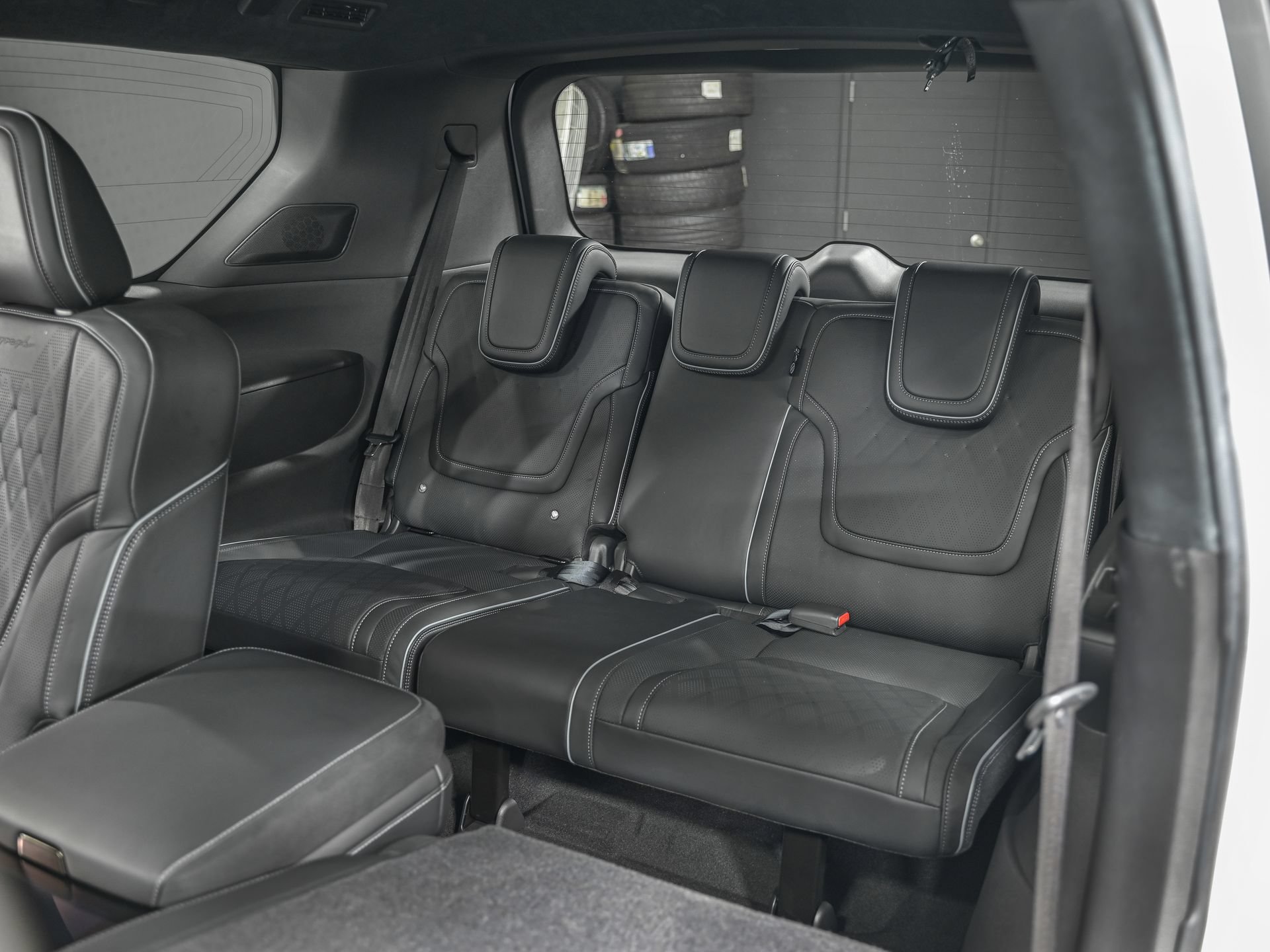 Used 2026 INFINITI QX80 Autograph w/ Premium Cargo Package AWD/4WD image 29