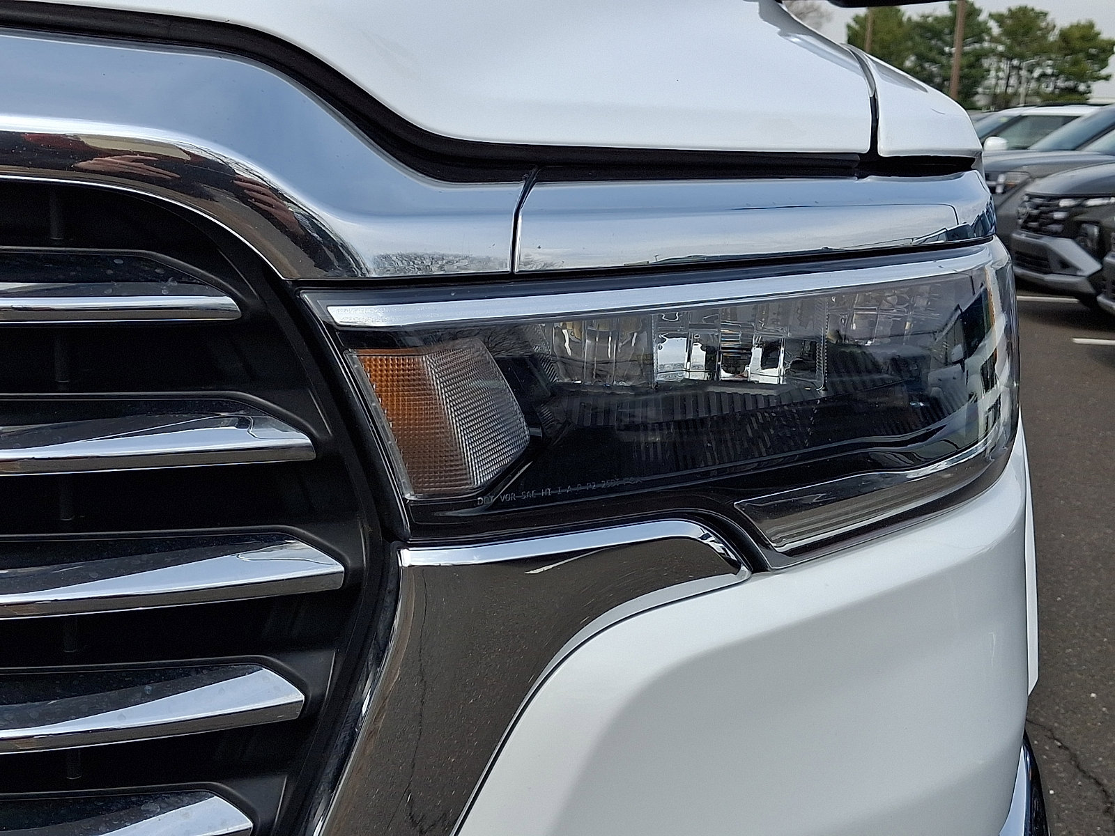 Used 2025 RAM 1500 Laramie AWD/4WD image 6