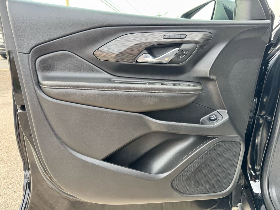 Used 2023 GMC Terrain SLT image 9