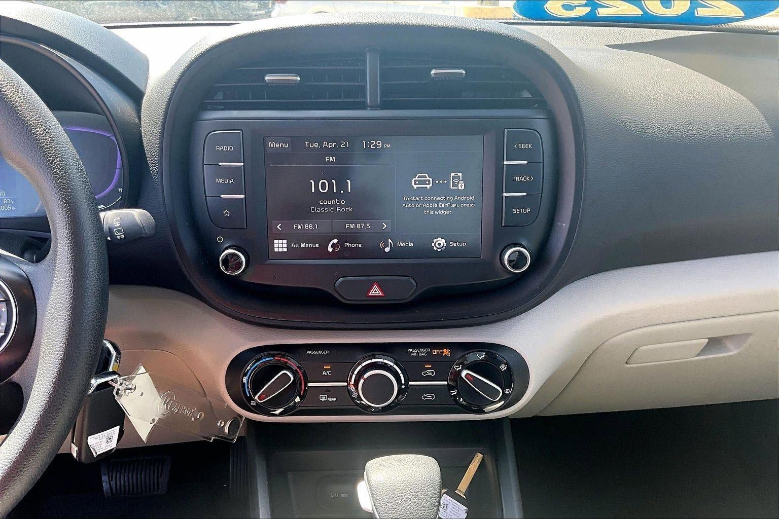 Used 2025 Kia Soul LX FWD image 15