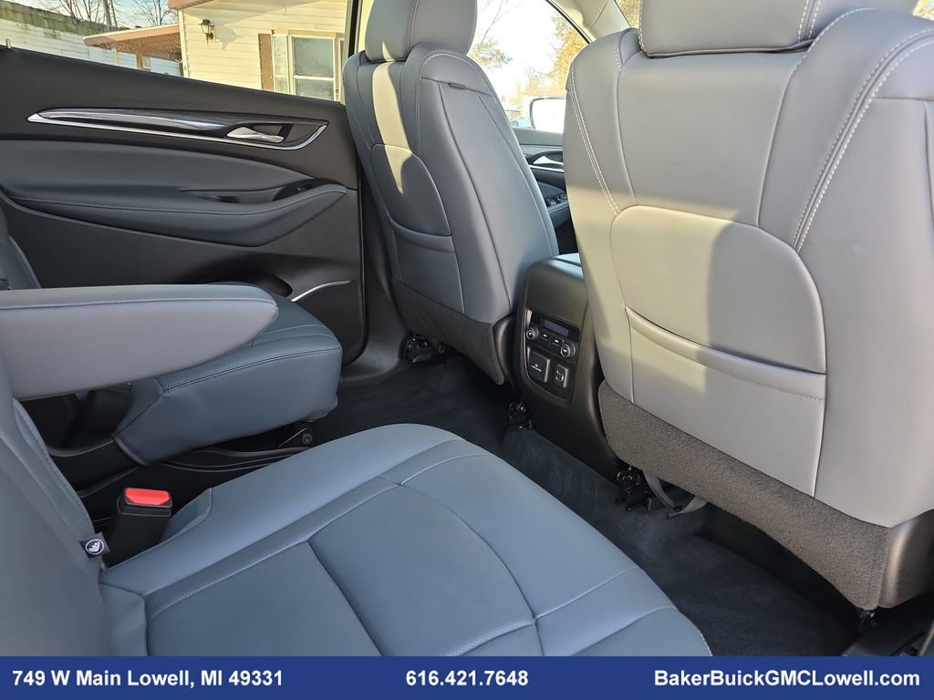 Used 2021 Buick Enclave Essence image 11
