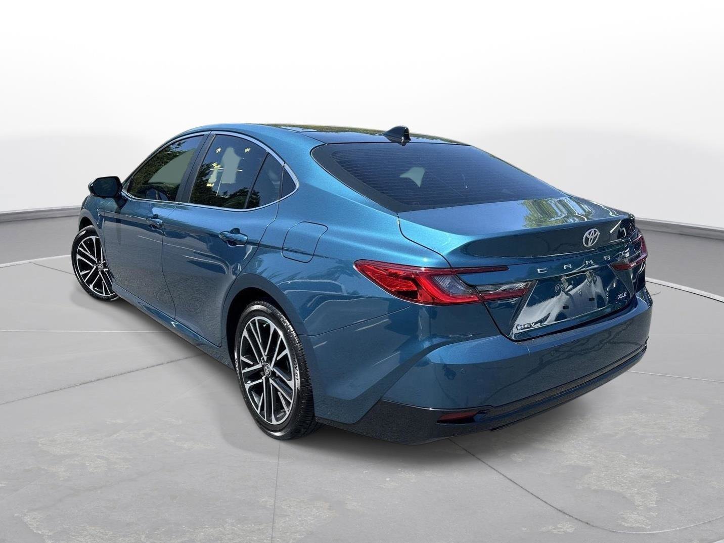 Used 2025 Toyota Camry XLE w/ Premium Plus Package FWD image 8