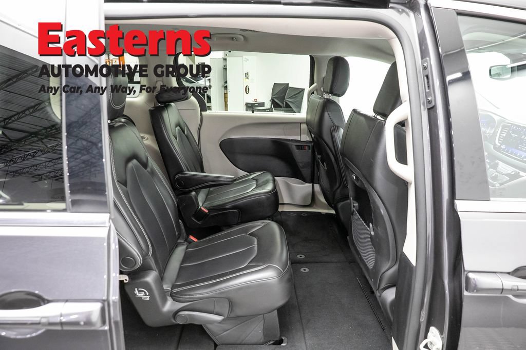 Used 2023 Chrysler Pacifica Touring-L FWD image 24