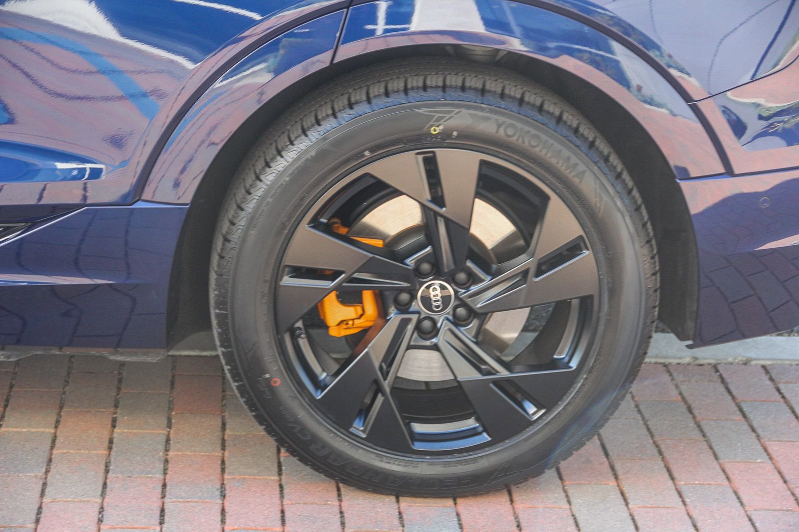 Certified 2022 Audi e-tron Premium w/ Convenience Plus Package image 7