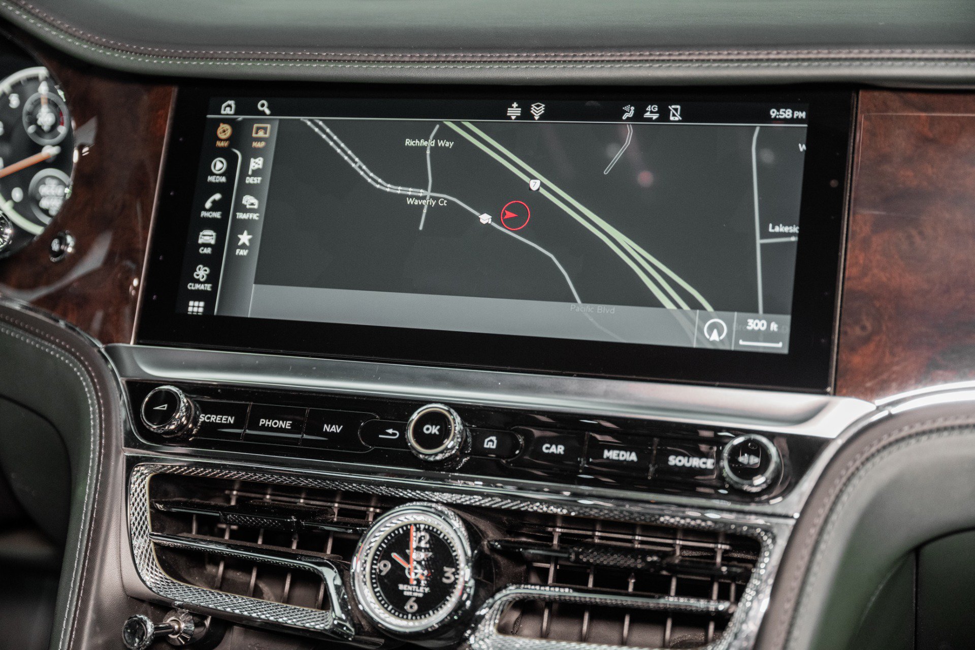 Certified 2022 Bentley Flying Spur V8 AWD/4WD image 35