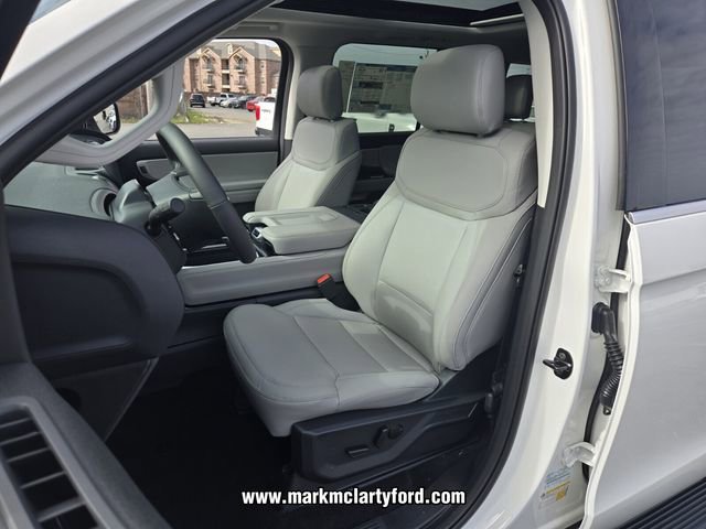 New 2026 Ford Expedition Active image 6