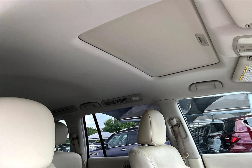 Used 2016 INFINITI QX80 2WD w/ Driver's Assistance Package image 23