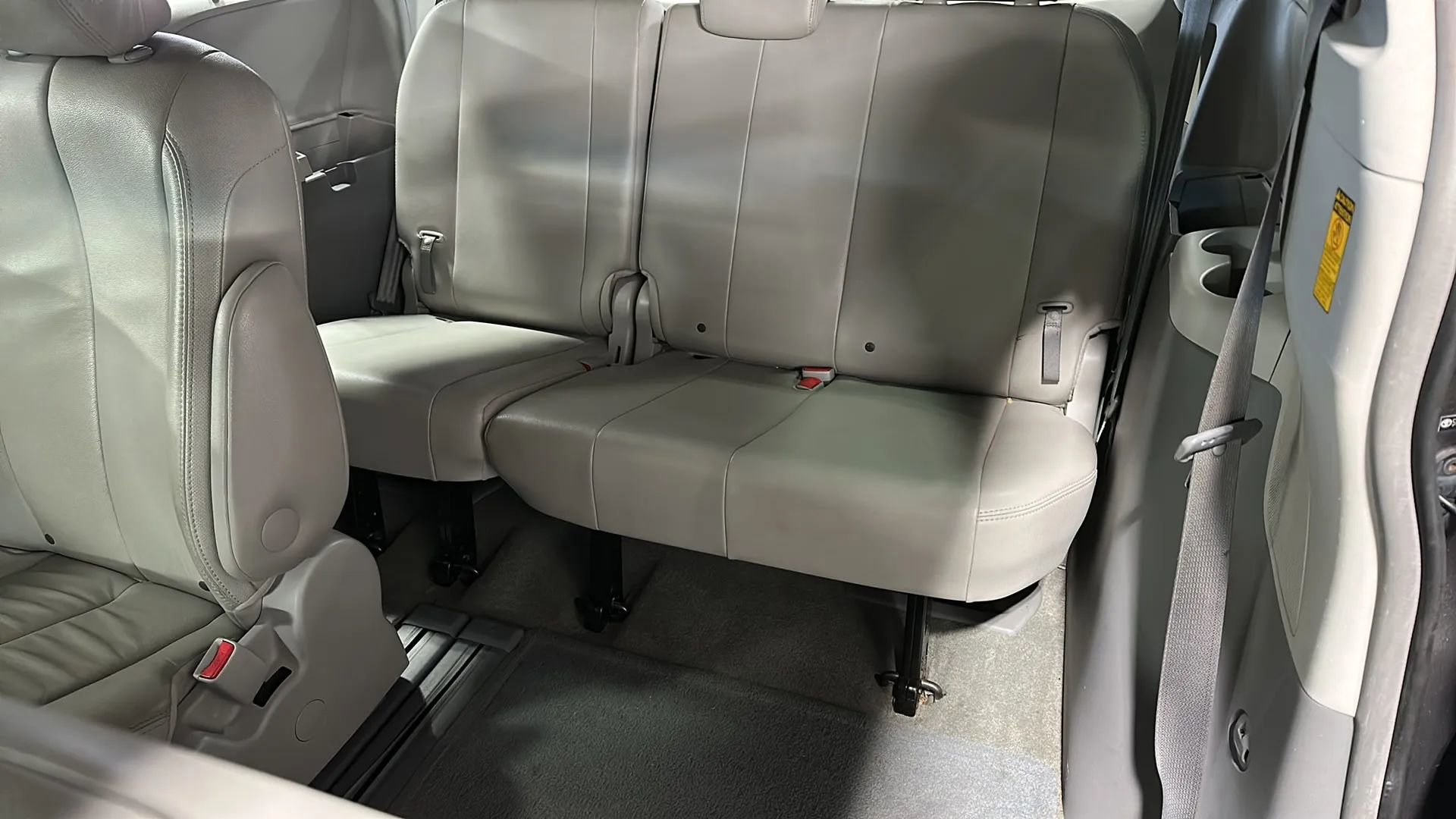 Used 2014 Toyota Sienna XLE FWD image 13