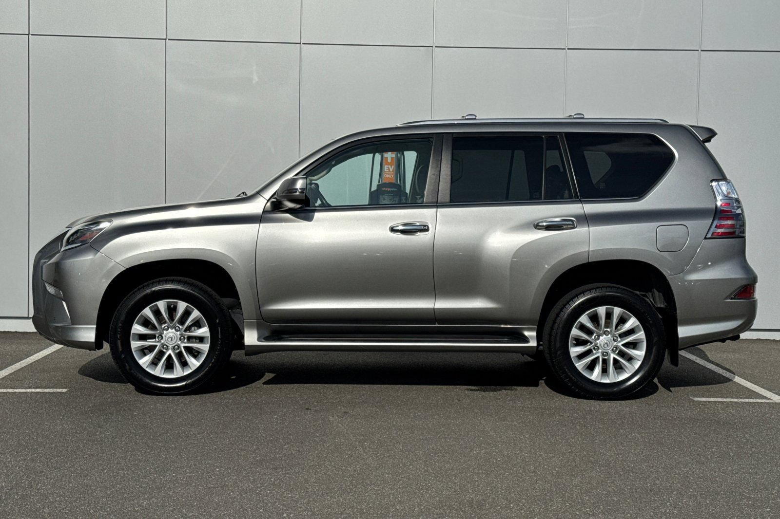 Used 2023 Lexus GX 460 Premium w/ Premium Plus Package AWD/4WD image 2