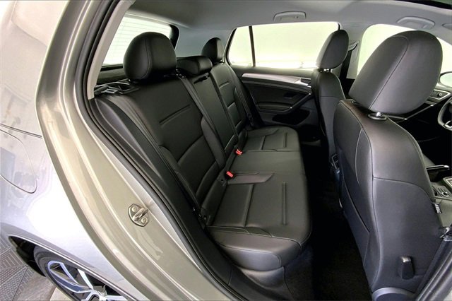 Used 2017 Volkswagen Golf 4-Door image 27