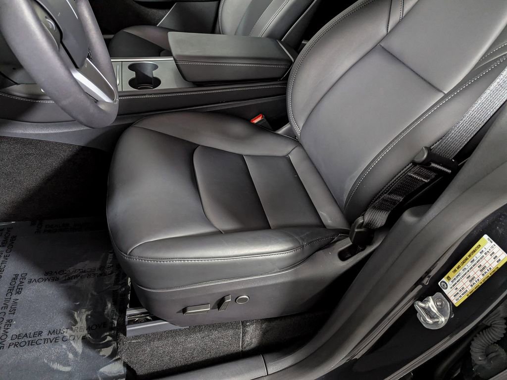 Used 2025 Tesla Model Y Long Range image 16