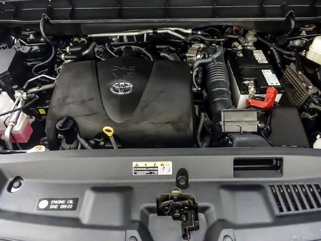 Used 2022 Toyota Highlander LE AWD/4WD image 29