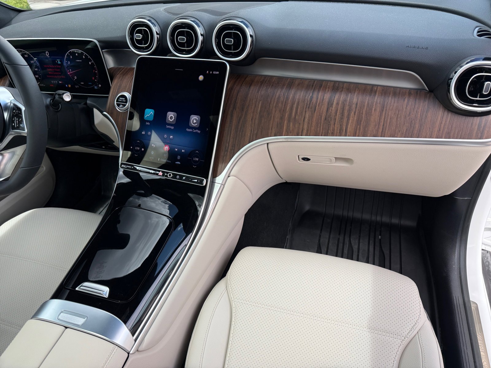 Certified 2026 Mercedes-Benz GLC 300 4MATIC image 25