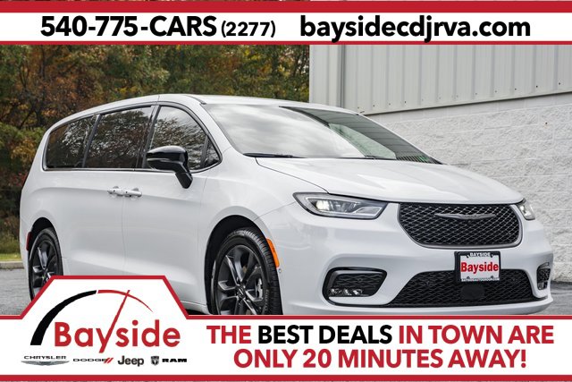 New 2026 Chrysler Pacifica Select