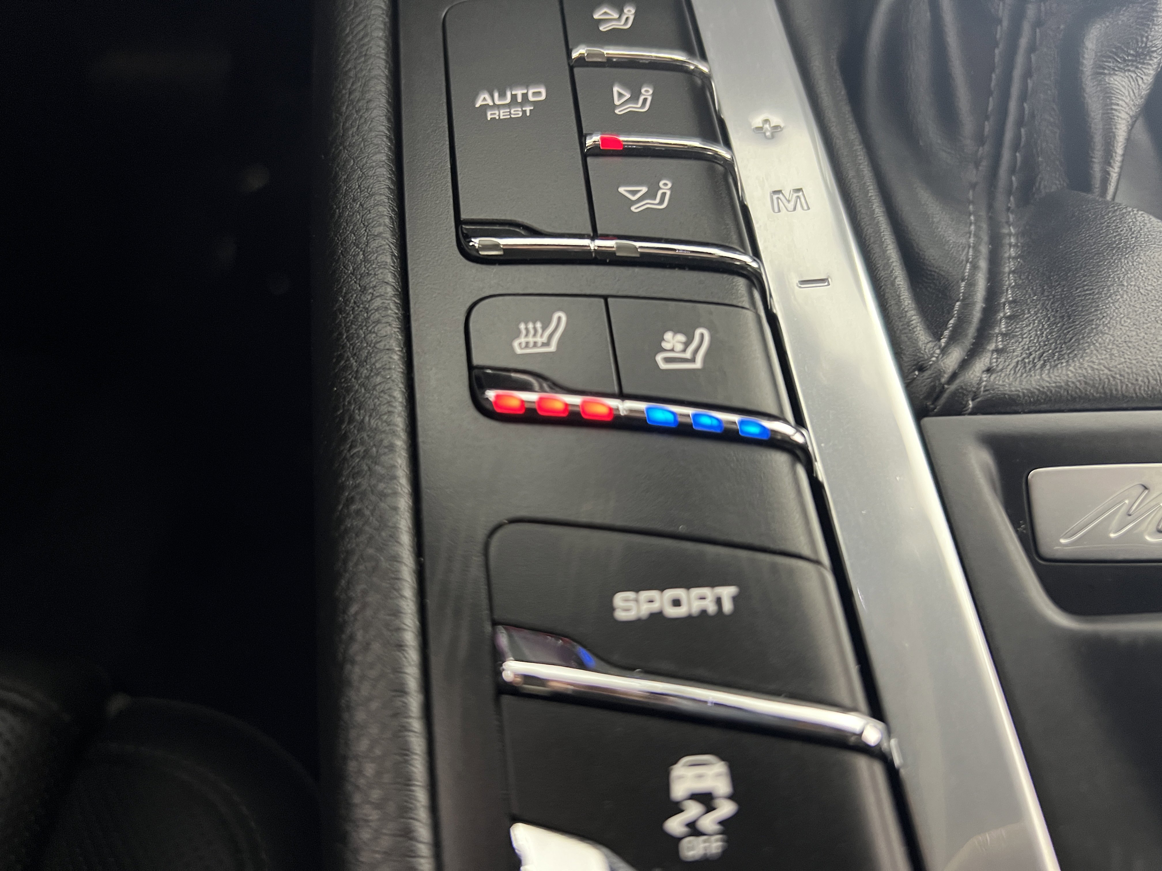 Certified 2019 Porsche Macan AWD/4WD image 23