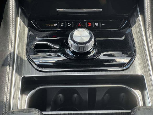 Certified 2024 Jeep Wagoneer Series II w/ Flexible Seating Group AWD/4WD image 28