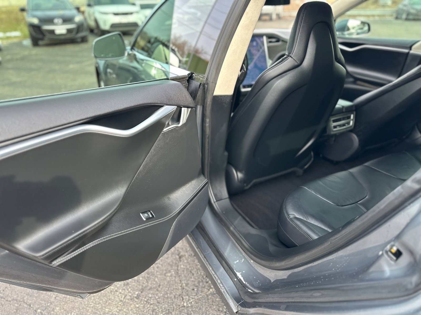 Used 2014 Tesla Model S 85 image 34