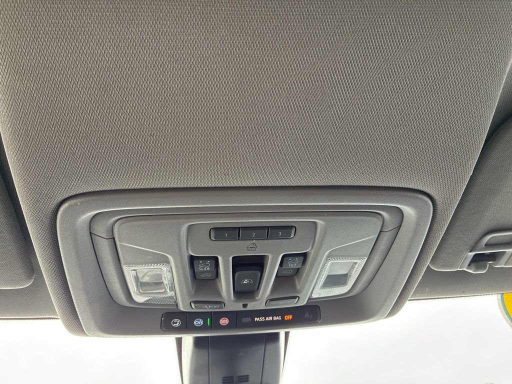 Used 2022 GMC Sierra 2500 Denali w/ Denali Black Diamond Edition image 18