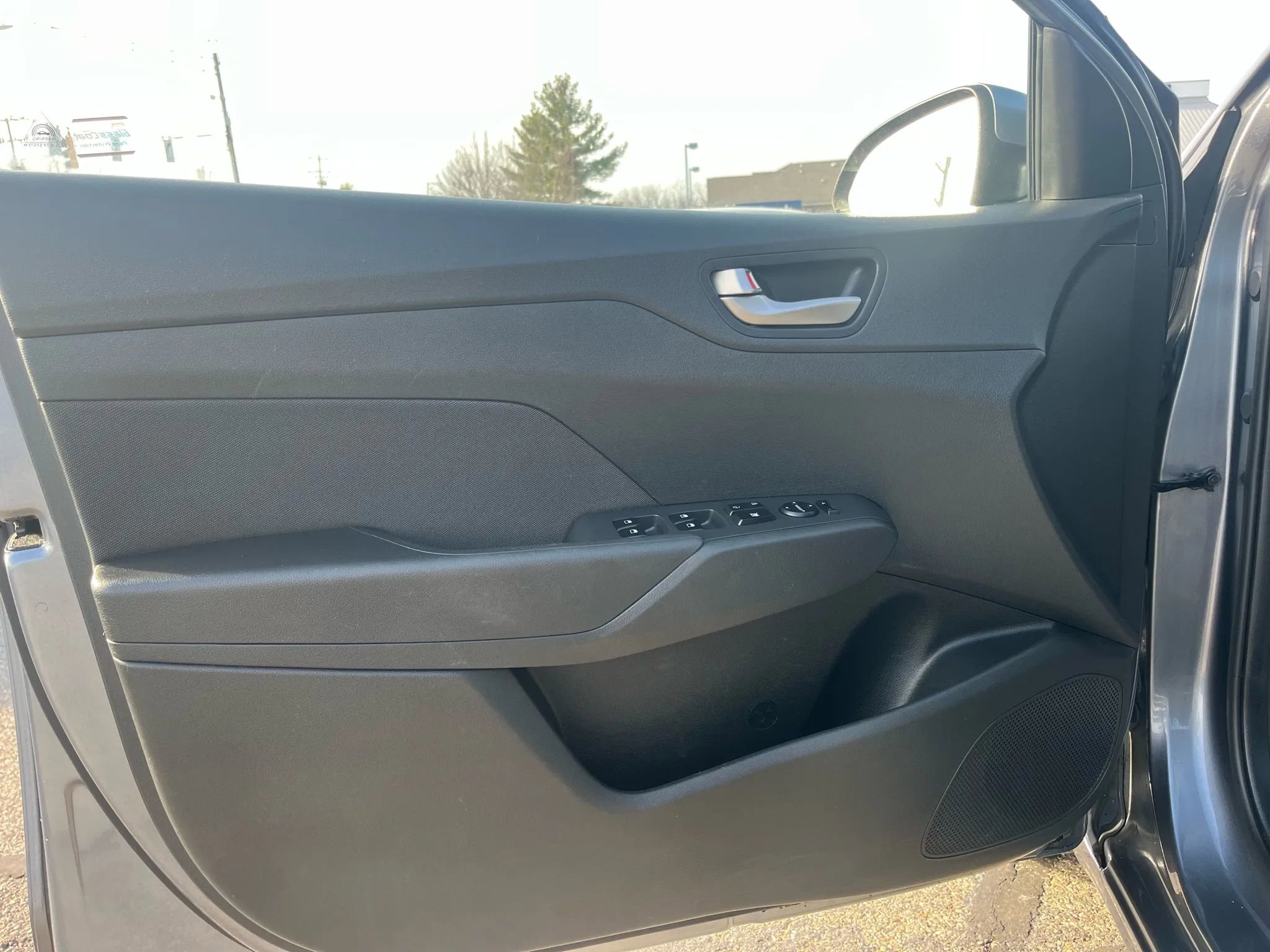 Used 2018 Hyundai Accent SE image 9