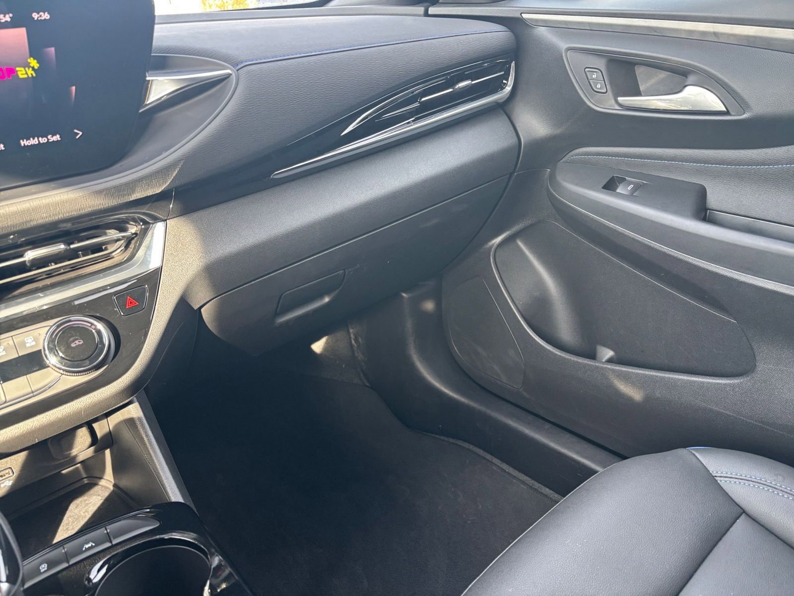 Used 2025 Buick Envista Sport Touring image 33