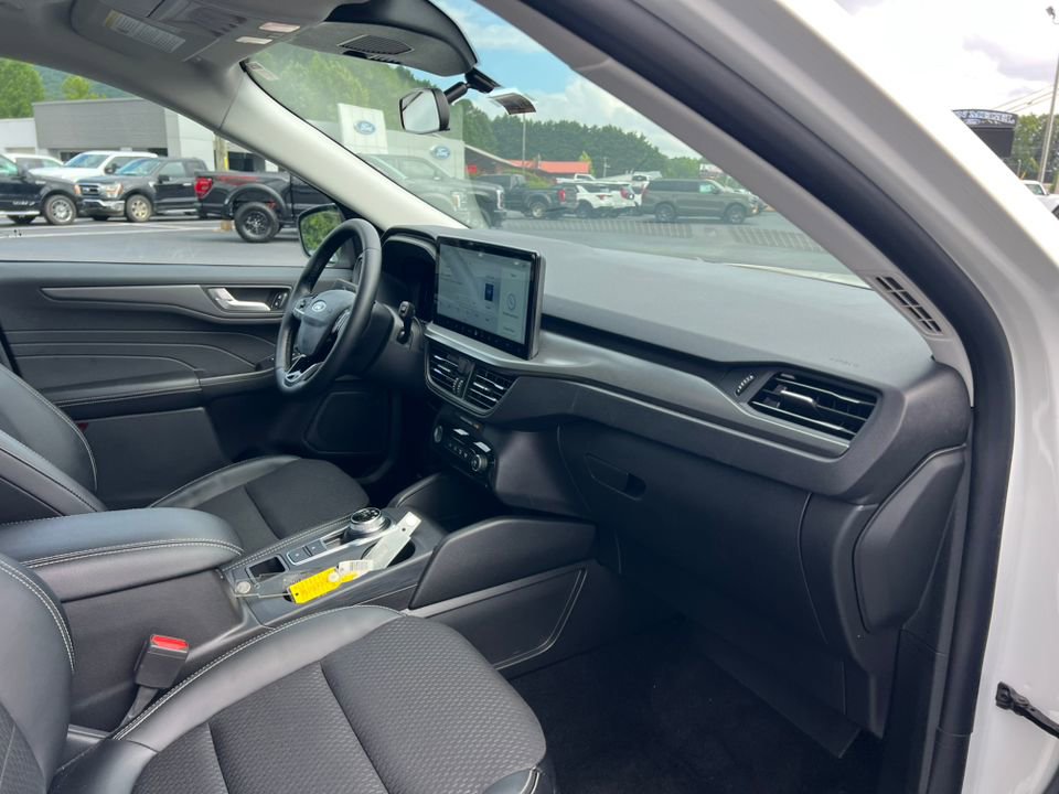 New 2025 Ford Escape SE w/ Class II Trailer Tow Package image 11