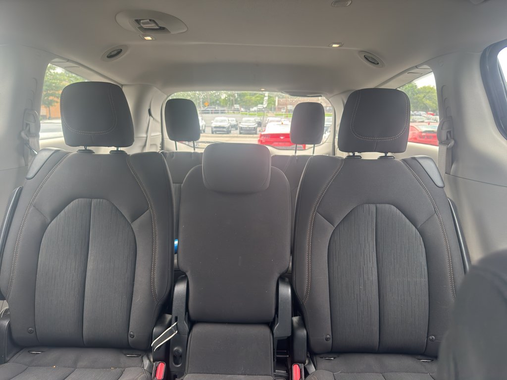 Used 2018 Chrysler Pacifica Touring Plus w/ Tire & Wheel Group FWD image 8