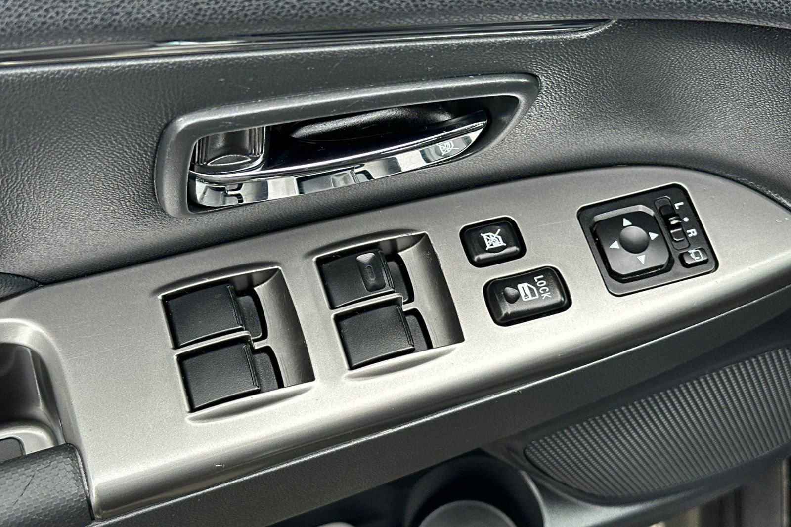 Used 2024 Mitsubishi Outlander Sport SE image 11