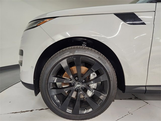 Used 2025 Land Rover Range Rover Sport SE image 11